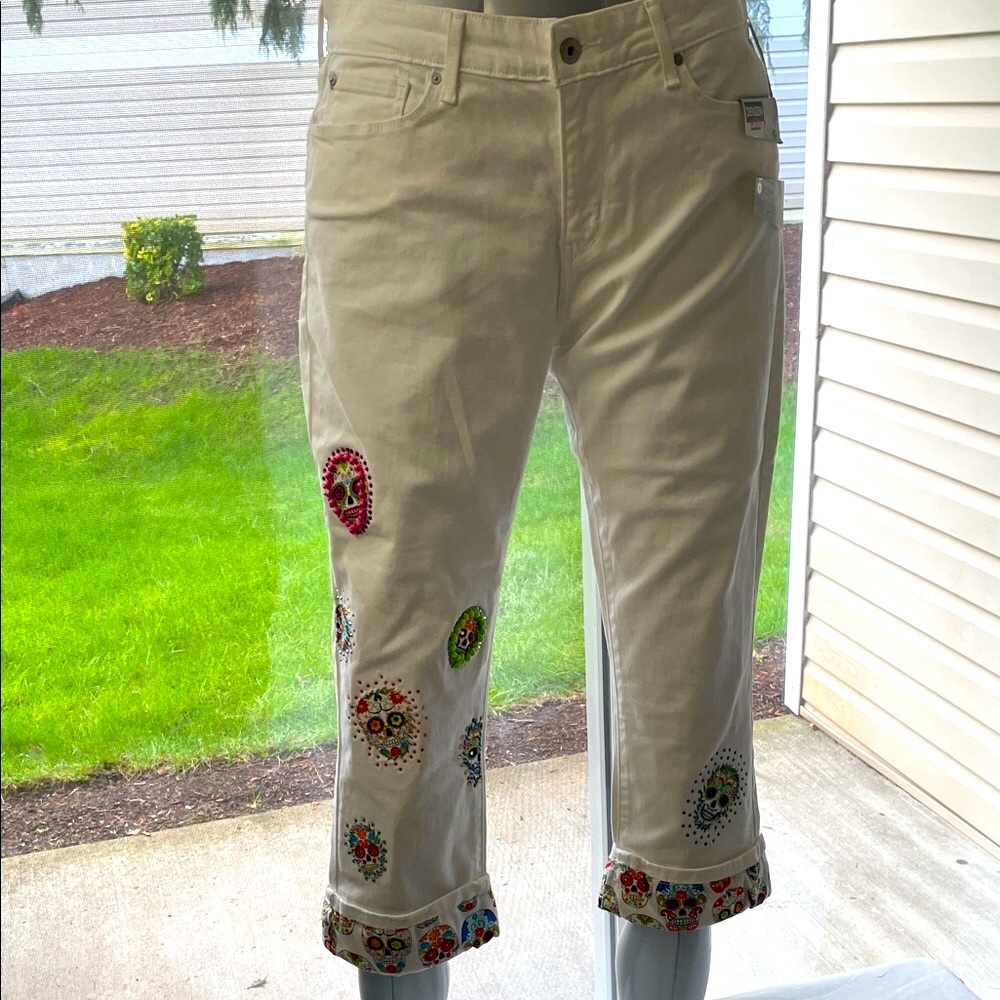 Women’s NWT HAND CRAFTED UPCYCLED White DENIZEN LEVI’S Embroidered Jeans SZ 16